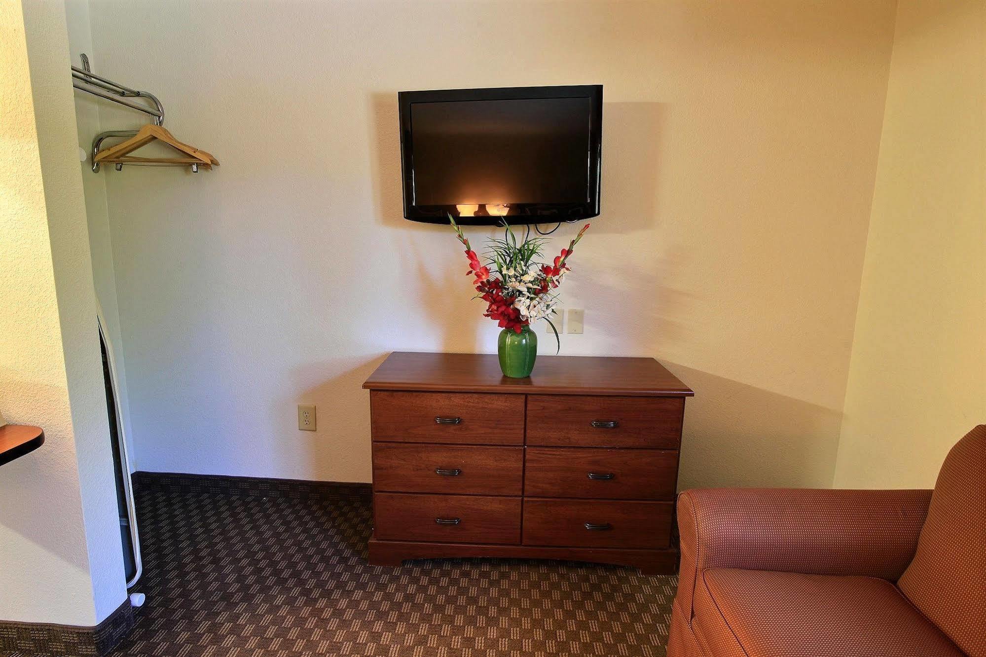 Intown Suites Extended Stay Newport News Va - I-64 Kültér fotó